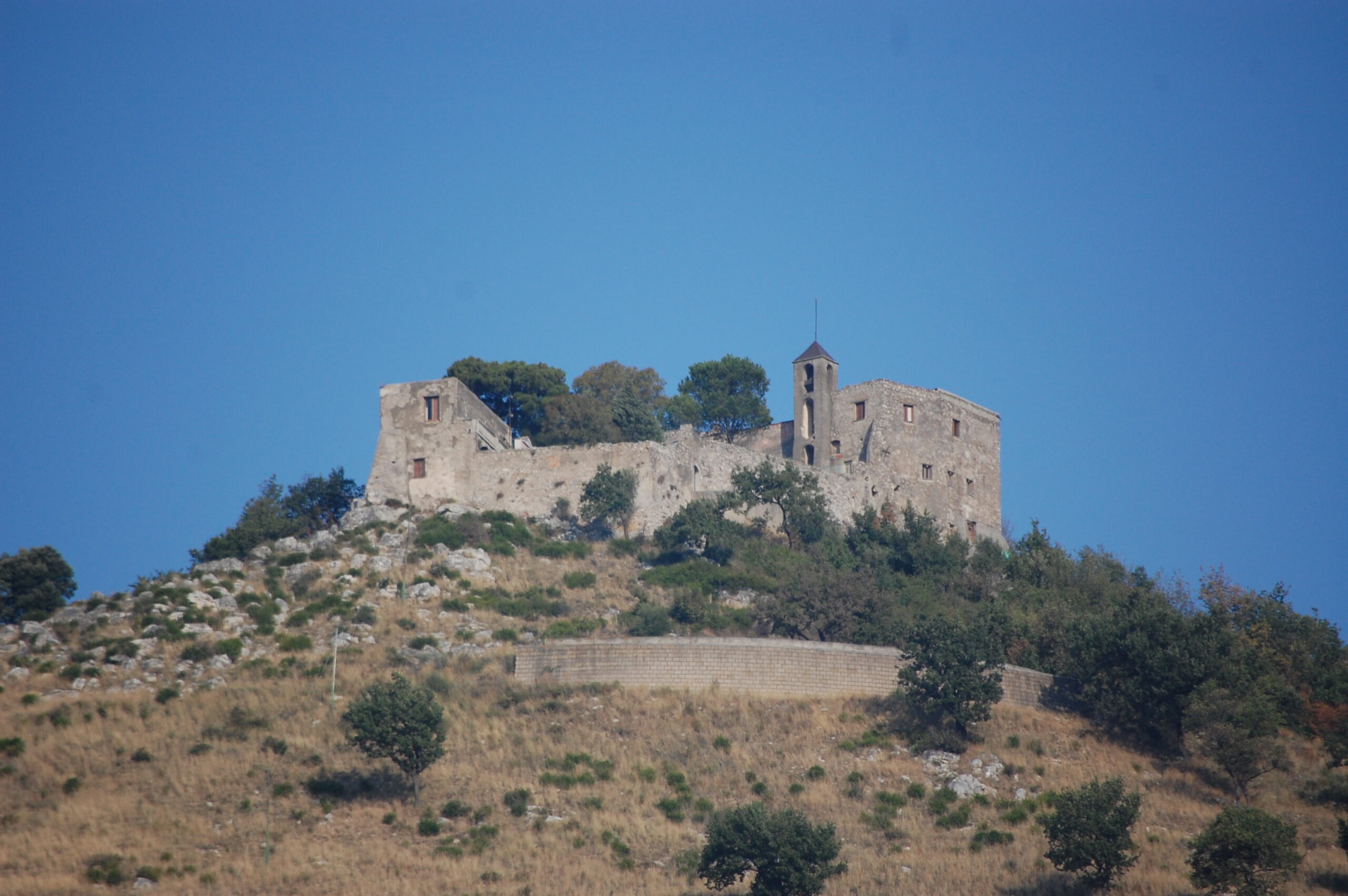 Cardine srl consolida un costone roccioso a Castel San Giorgio