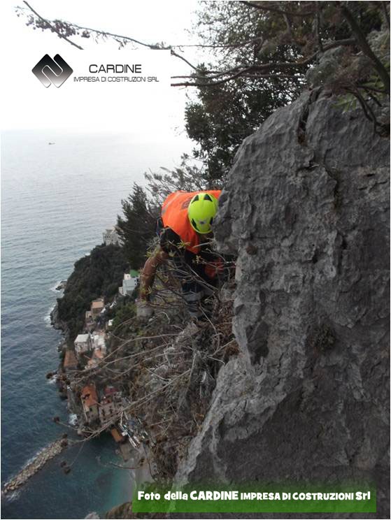 Lavori di consolidamento di costoni rocciosi eseguiti in Costiera Amalfitana